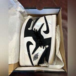 Air Jordan 1 MID SE “DIAMOND” Size 10! Slightly used! Goat verified!!